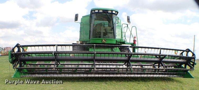 image for item MF9390 2004 John Deere 9560  combine