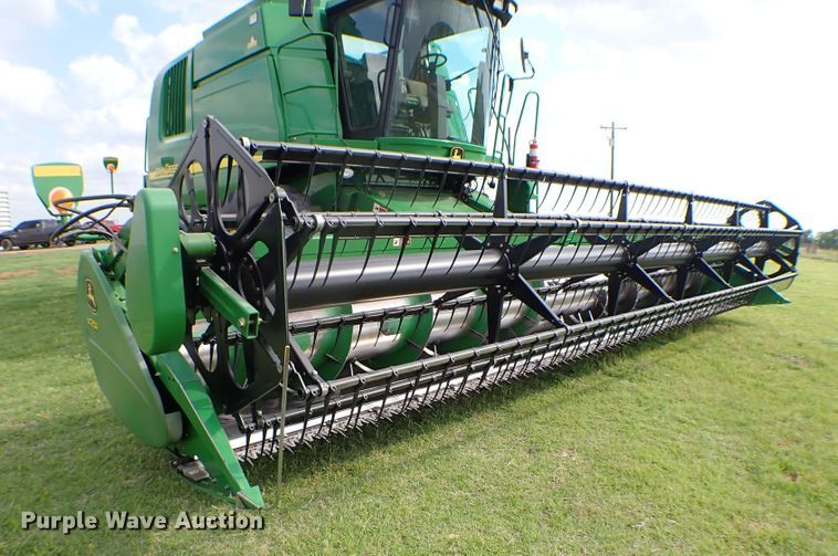 image for item MF9390 2004 John Deere 9560  combine