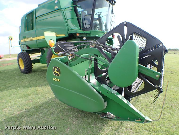 image for item MF9390 2004 John Deere 9560  combine