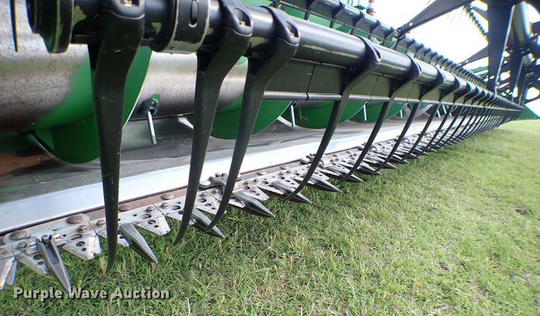 image for item MF9390 2004 John Deere 9560  combine