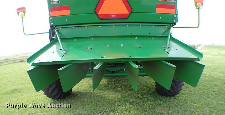 image for item MF9390 2004 John Deere 9560  combine