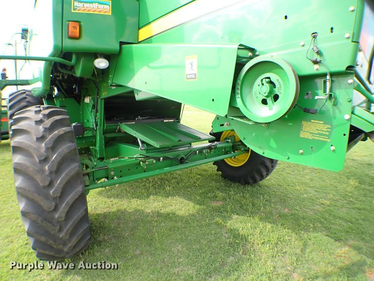 image for item MF9390 2004 John Deere 9560  combine
