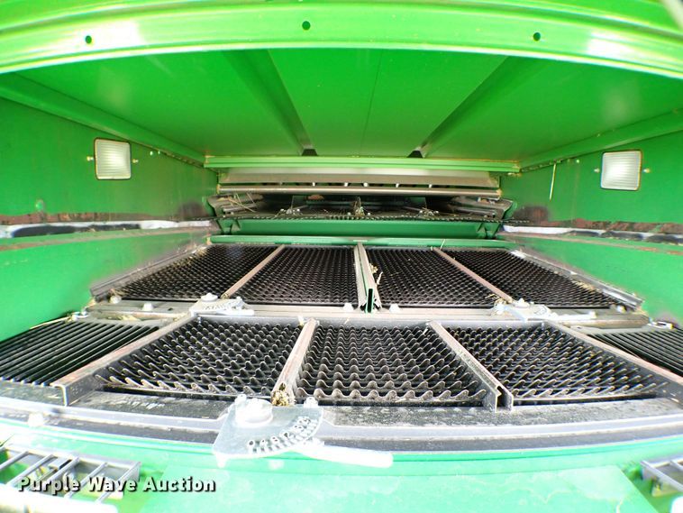 image for item MF9390 2004 John Deere 9560  combine