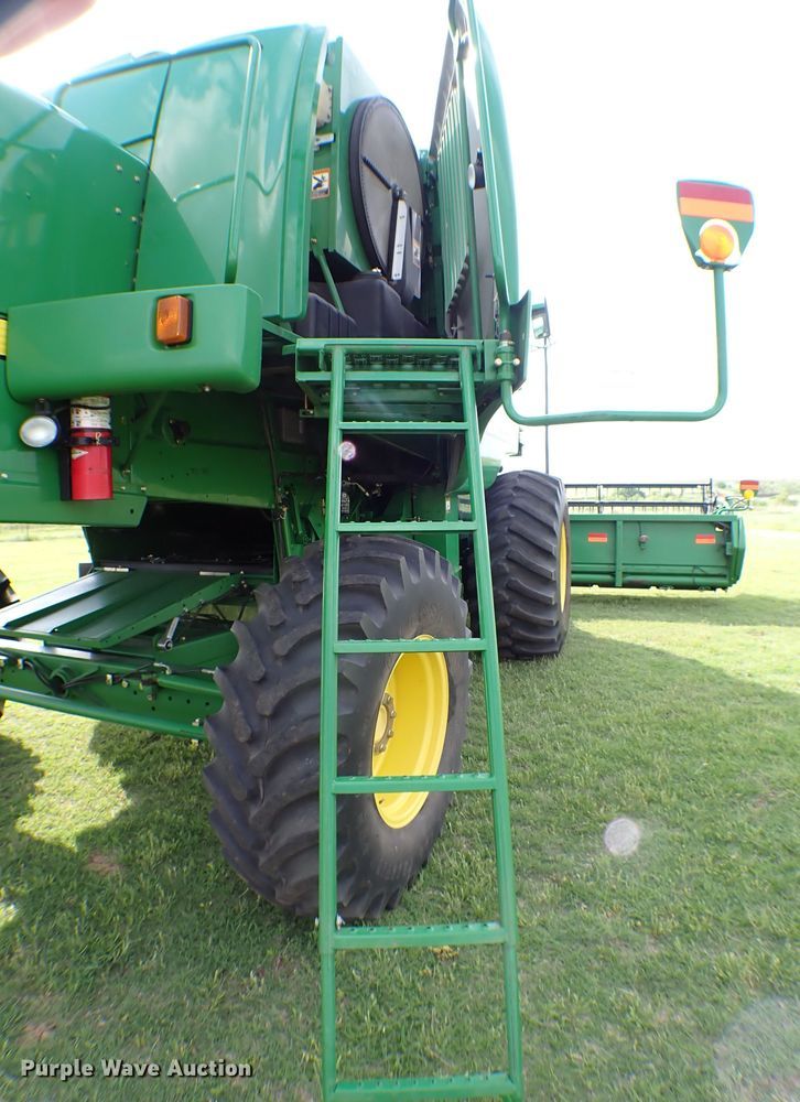 image for item MF9390 2004 John Deere 9560  combine