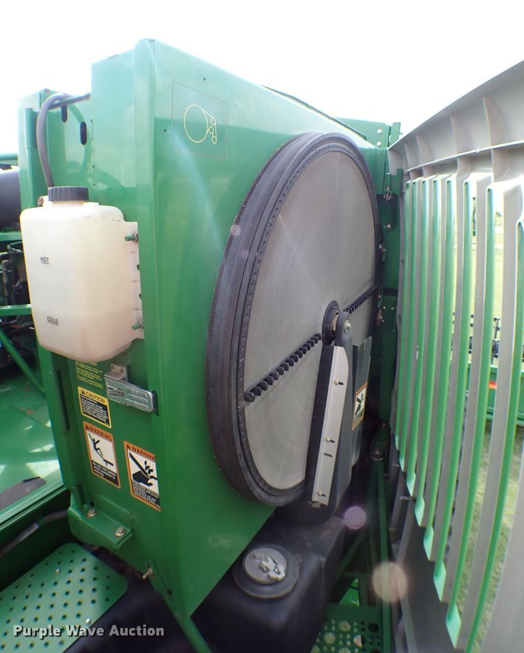 image for item MF9390 2004 John Deere 9560  combine