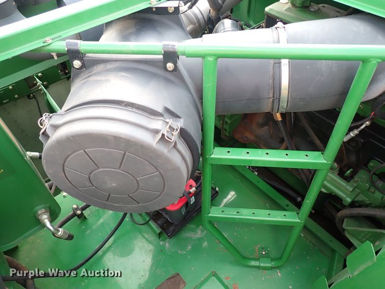 image for item MF9390 2004 John Deere 9560  combine