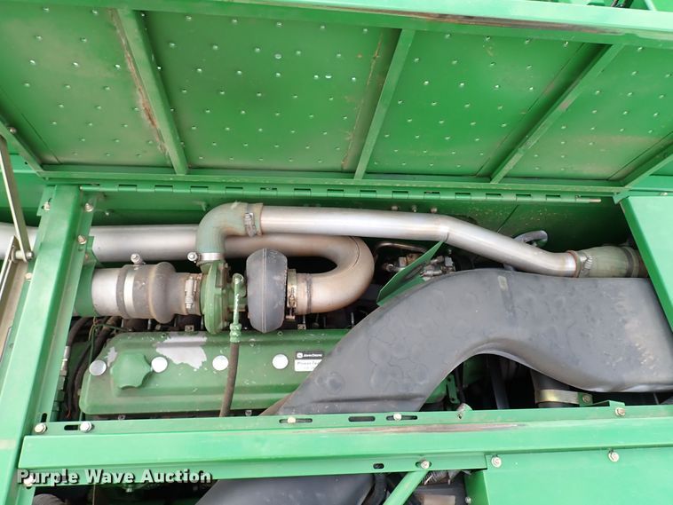 image for item MF9390 2004 John Deere 9560  combine