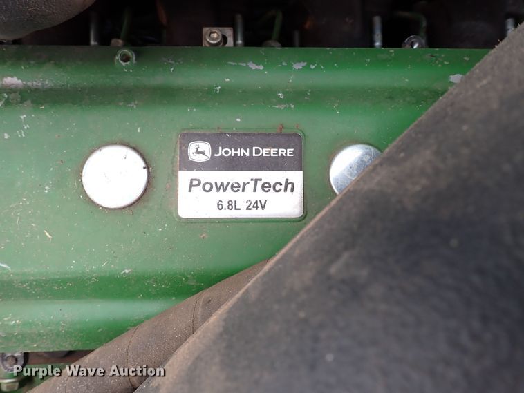 image for item MF9390 2004 John Deere 9560  combine