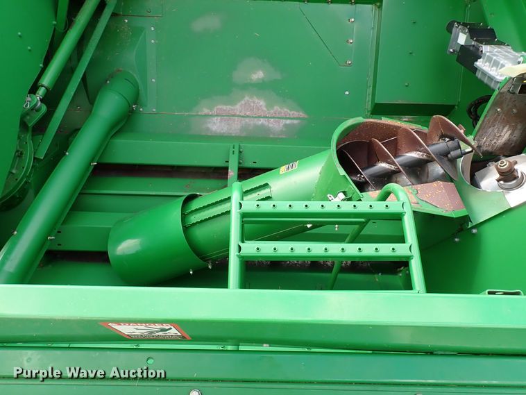 image for item MF9390 2004 John Deere 9560  combine