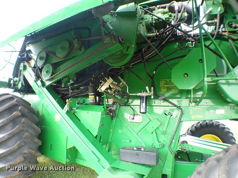 image for item MF9390 2004 John Deere 9560  combine