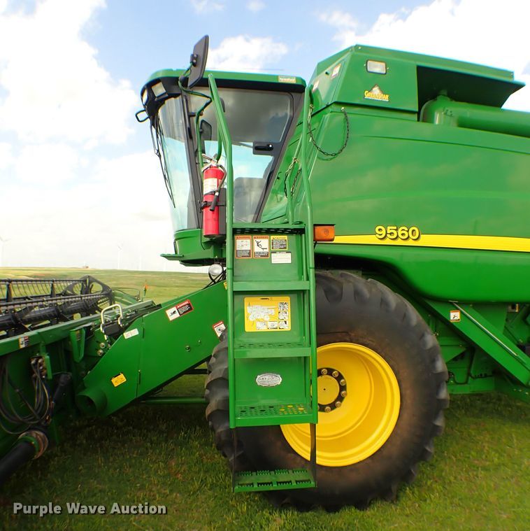 image for item MF9390 2004 John Deere 9560  combine