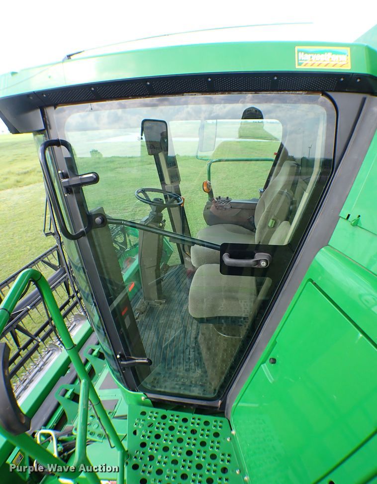 image for item MF9390 2004 John Deere 9560  combine