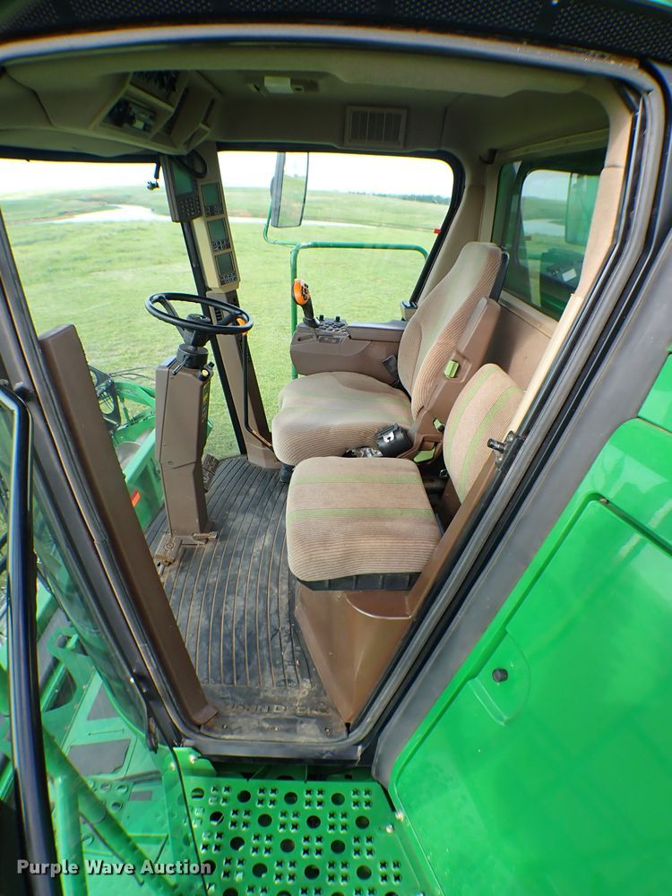 image for item MF9390 2004 John Deere 9560  combine