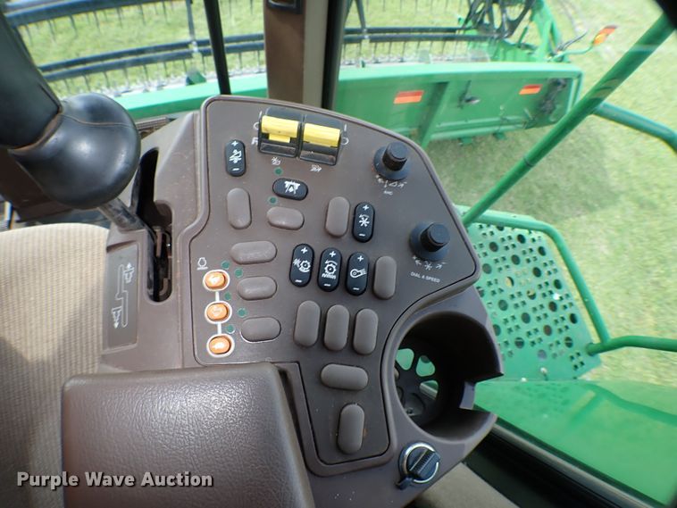 image for item MF9390 2004 John Deere 9560  combine