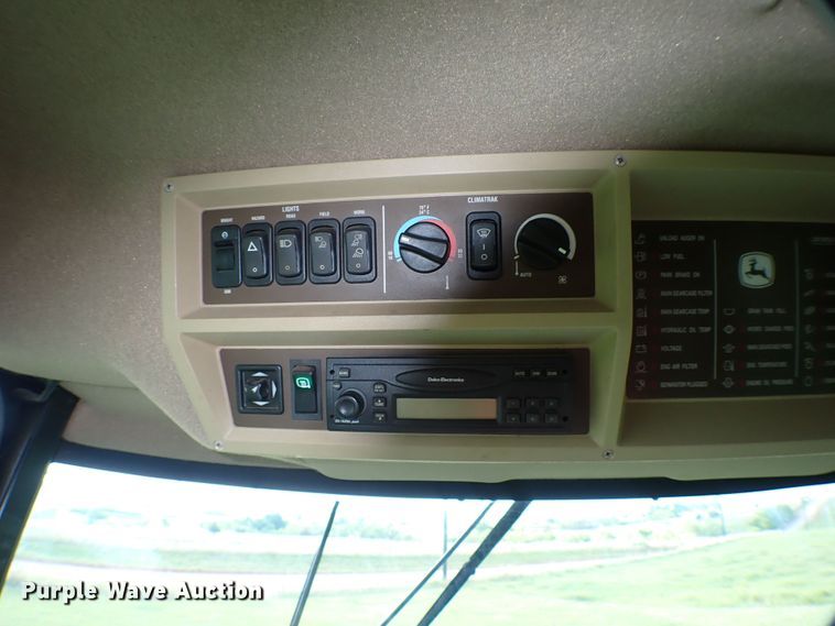 image for item MF9390 2004 John Deere 9560  combine