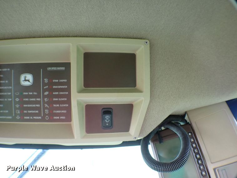 image for item MF9390 2004 John Deere 9560  combine