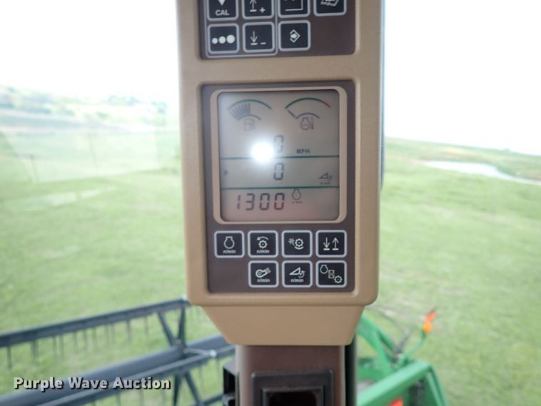 image for item MF9390 2004 John Deere 9560  combine