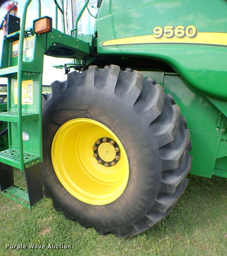 image for item MF9390 2004 John Deere 9560  combine