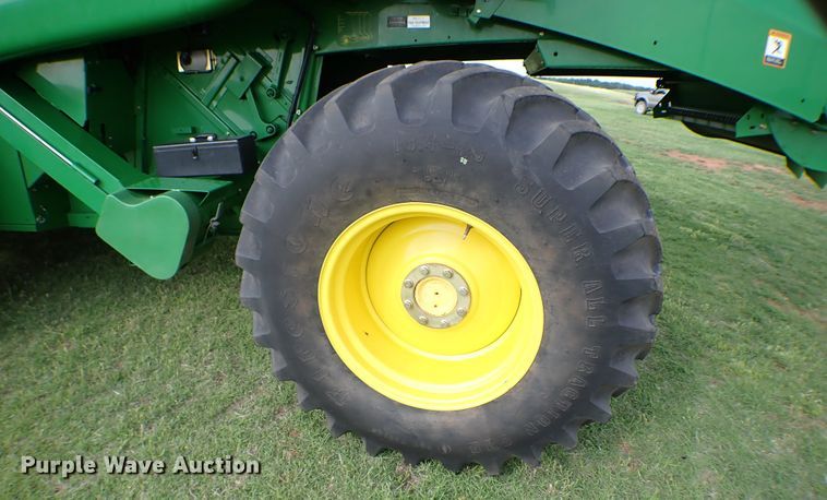 image for item MF9390 2004 John Deere 9560  combine