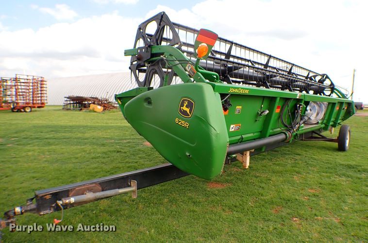 image for item MF9390 2004 John Deere 9560  combine