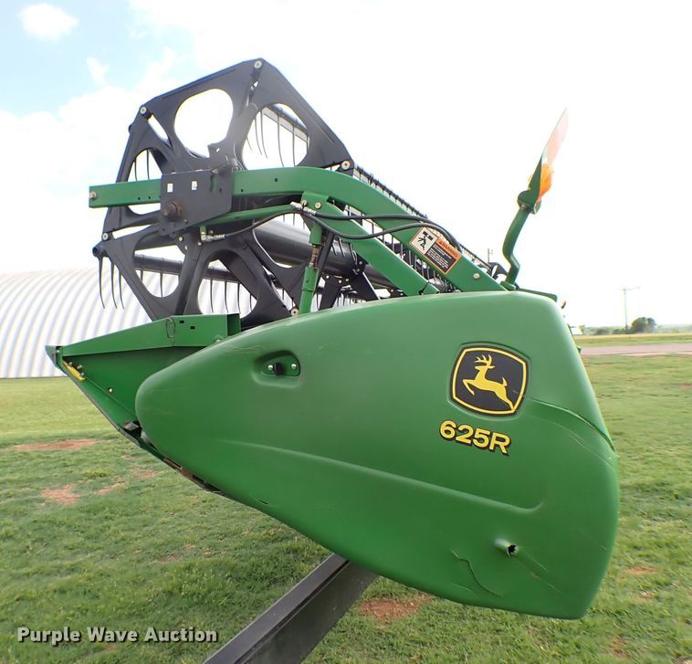 image for item MF9390 2004 John Deere 9560  combine