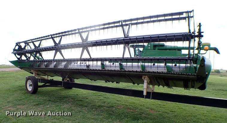 image for item MF9390 2004 John Deere 9560  combine