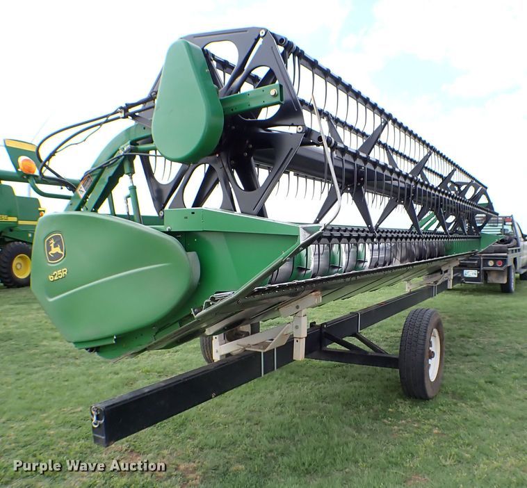 image for item MF9390 2004 John Deere 9560  combine