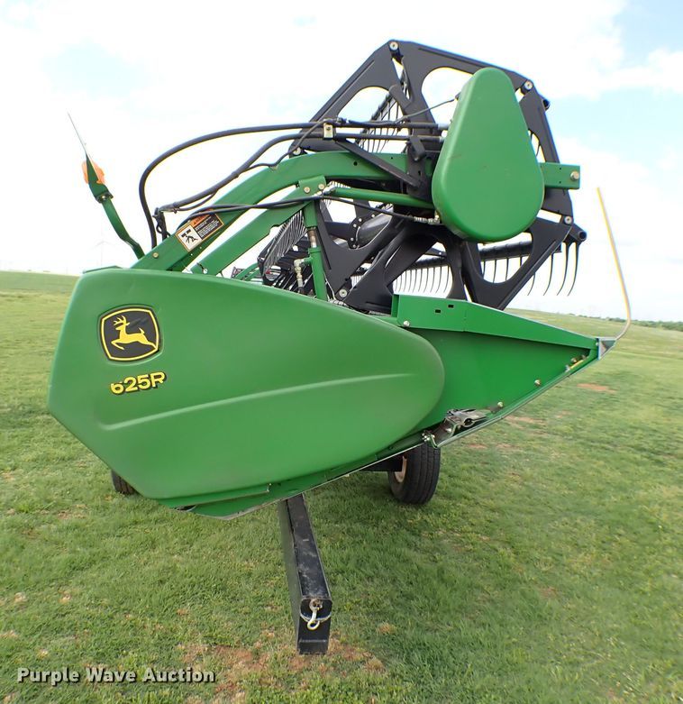 image for item MF9390 2004 John Deere 9560  combine