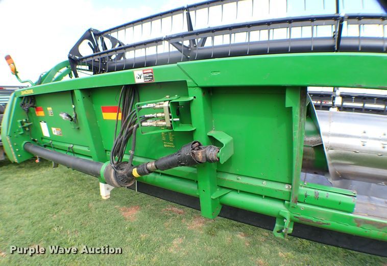 image for item MF9390 2004 John Deere 9560  combine