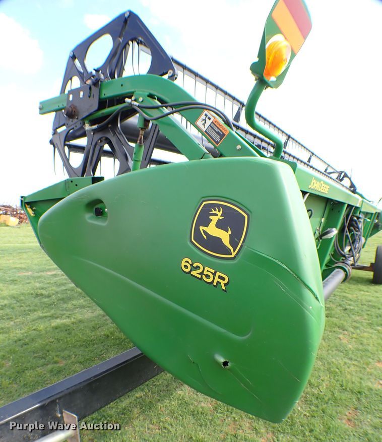 image for item MF9390 2004 John Deere 9560  combine