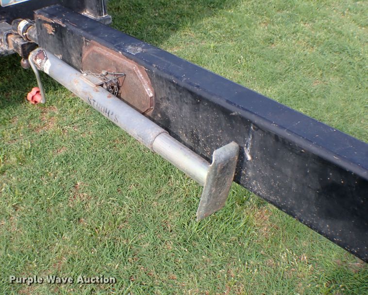 image for item MF9390 2004 John Deere 9560  combine