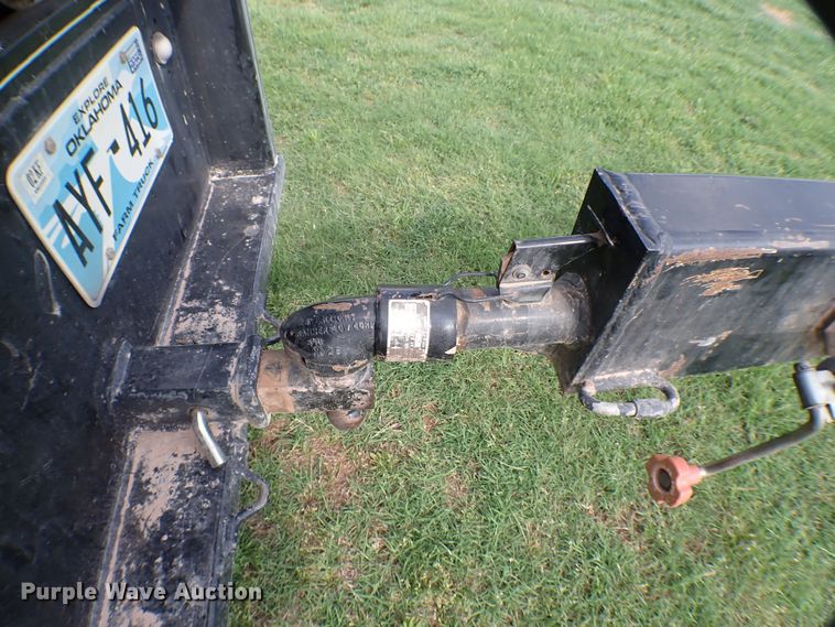 image for item MF9390 2004 John Deere 9560  combine