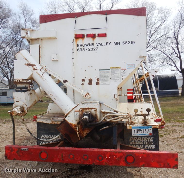 image for item MF9575 2001 International 4700  feed delivery truck