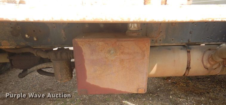 image for item MF9575 2001 International 4700  feed delivery truck