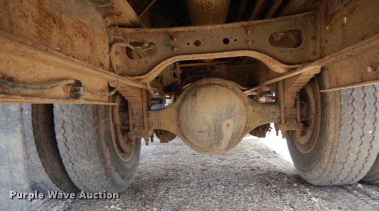 image for item MF9575 2001 International 4700  feed delivery truck