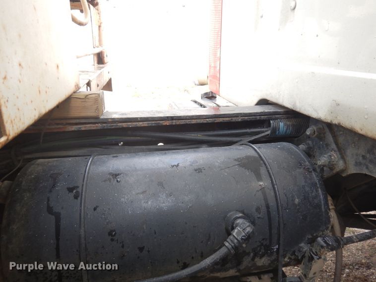 image for item MF9575 2001 International 4700  feed delivery truck