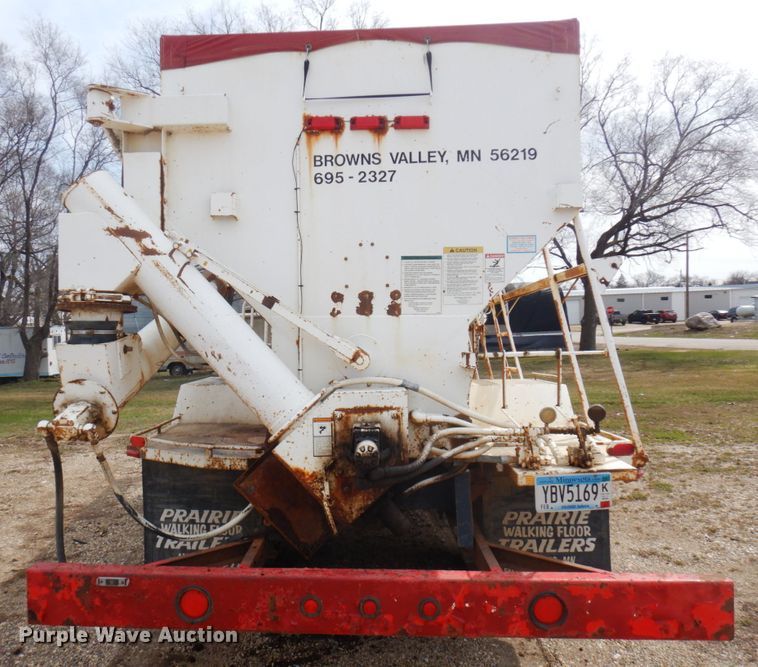 image for item MF9575 2001 International 4700  feed delivery truck