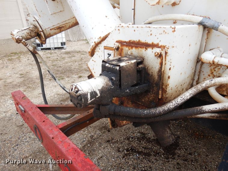 image for item MF9575 2001 International 4700  feed delivery truck