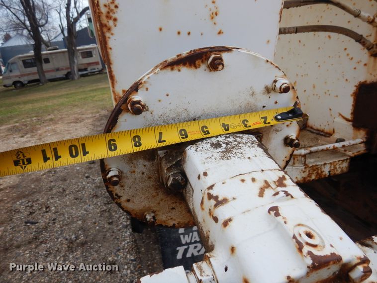 image for item MF9575 2001 International 4700  feed delivery truck