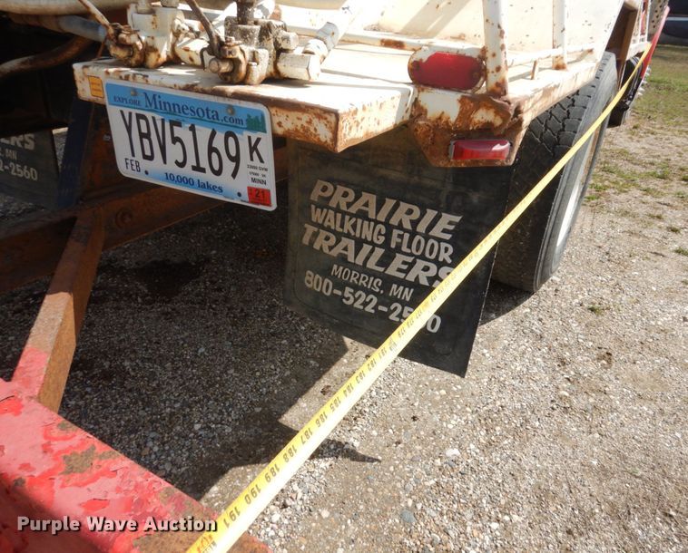 image for item MF9575 2001 International 4700  feed delivery truck