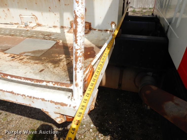 image for item MF9575 2001 International 4700  feed delivery truck