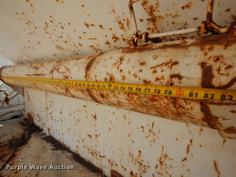 image for item MF9575 2001 International 4700  feed delivery truck