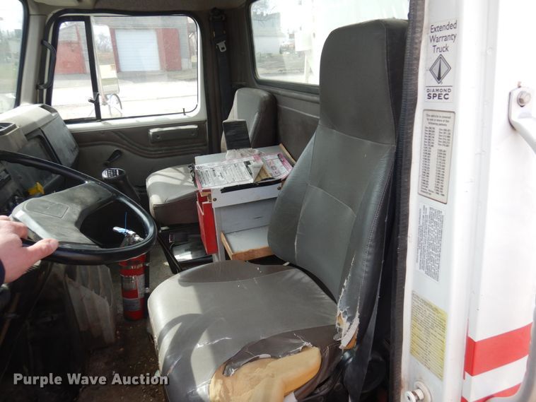 image for item MF9575 2001 International 4700  feed delivery truck