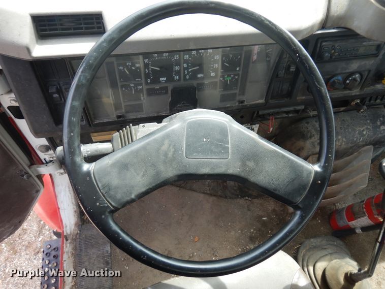 image for item MF9575 2001 International 4700  feed delivery truck