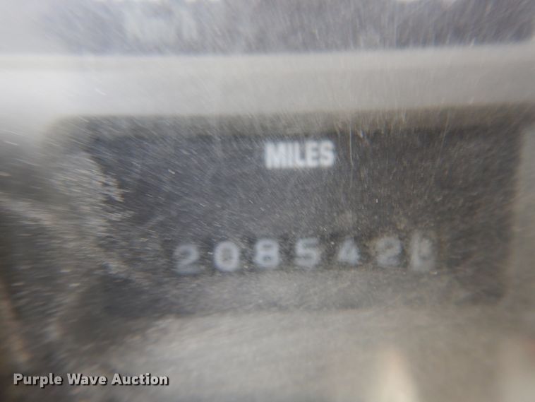 image for item MF9575 2001 International 4700  feed delivery truck