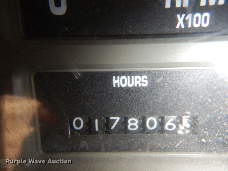 image for item MF9575 2001 International 4700  feed delivery truck