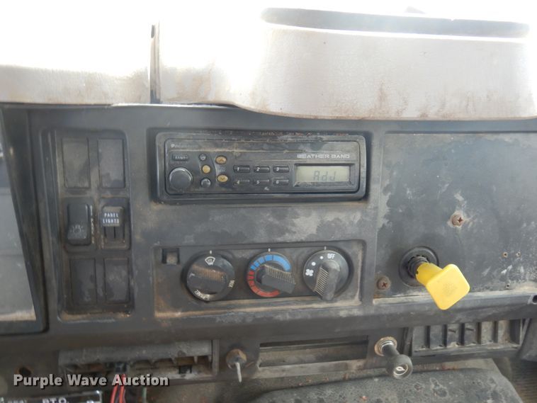 image for item MF9575 2001 International 4700  feed delivery truck