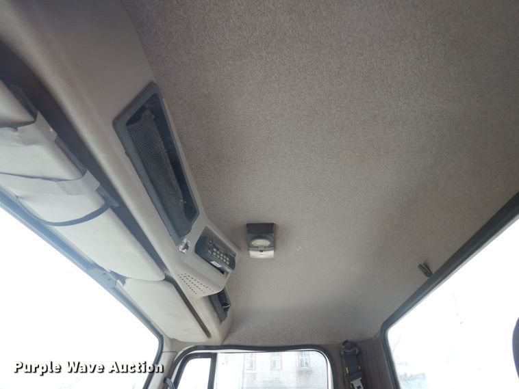 image for item MF9575 2001 International 4700  feed delivery truck