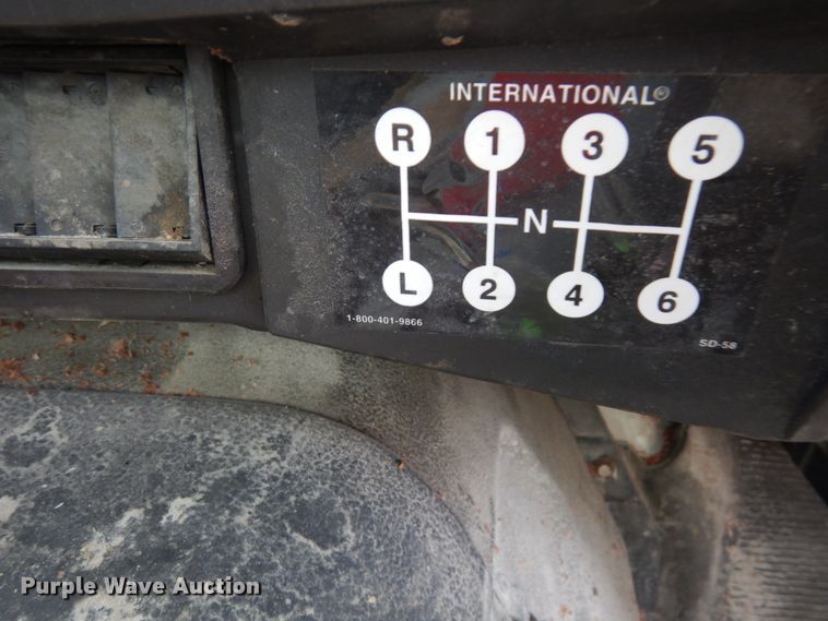 image for item MF9575 2001 International 4700  feed delivery truck