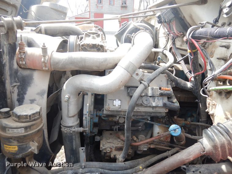 image for item MF9575 2001 International 4700  feed delivery truck